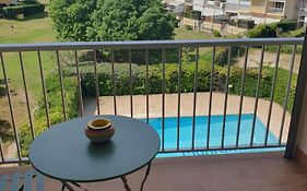LES TERRASSES DE LA BARONNIE Appartement climatisé avec 1 chambre et piscine ouverte de fin Mai à mi Septembre Parking securisé avec accroches vélo disponible sans supplement